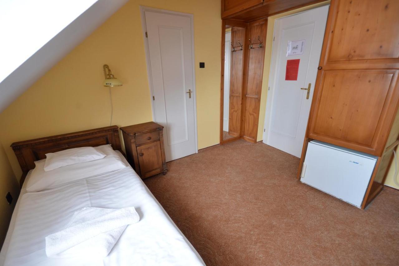 Révész Hotel, Restaurant&Rosa Spa Győr Extérieur photo