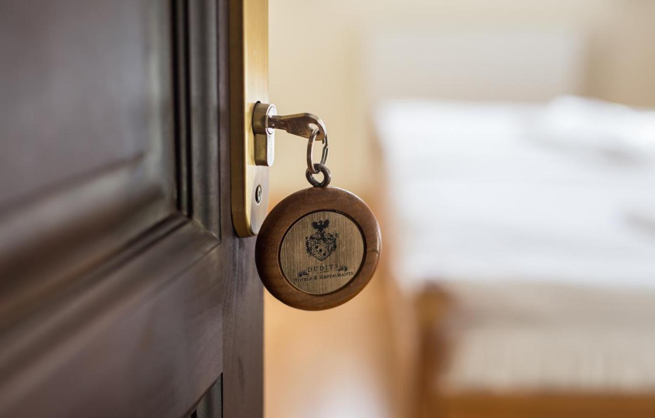 Révész Hotel, Restaurant&Rosa Spa Győr Extérieur photo